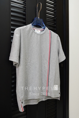 Áo Thun Thom Browne TB Emblem Grosgrain (Grey) [Mirror Quality]