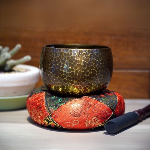 CHUÔNG MINI ĐEN LỚN (CHUÔNG, ĐẾ, DÙI)