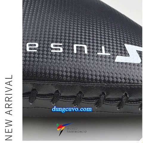 Vợt Đá Đôi TUSAH Vân Carbon Cao Cấp – Đích Đá Taekwondo Chuẩn WT