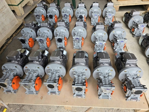 Hộp giảm tốc NMRV 2025