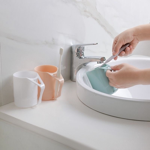 Ly ca đựng nước và bàn chải đánh răng cho bé / pktn sale