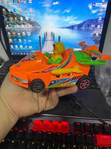 Đồ chơi xe mô hình có người ngồi dây cót cho bé