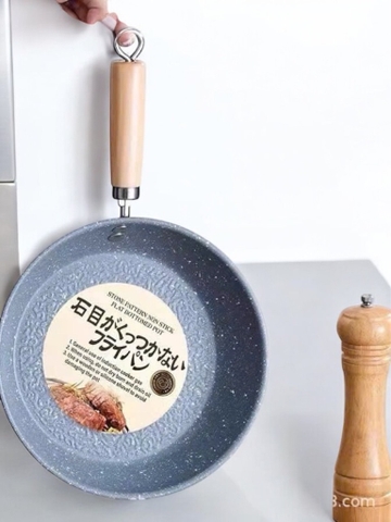 Chảo chống dính đáy từ vân đá 20cm tay cầm cán gỗ có móc treo [BH: NONE]