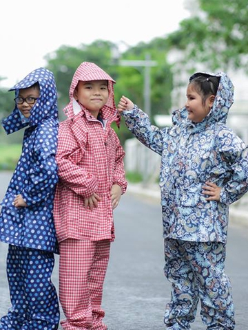 Áo mưa bộ (quần áo) trẻ em size số 3 cao cấp Karahouse / Chúc Sen loại đặc biệt - Cho bé 6- 8 tuổi, (Cao 110-120cm) Áo dài 56cm, Rộng 43cm, quần 70cm , Tay áo 28cm, Nón 27cm