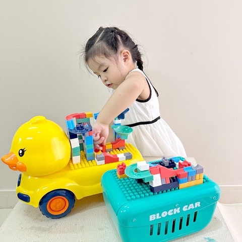 1 Chiếc xe đồ chơi size lớn có thể lắp ráp với Lego cho bé