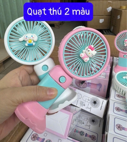 Quạt cầm tay phối 2 màu logo hoạt hình siêu xinh có đế để bàn tiện lợi [BH: test tại chỗ]