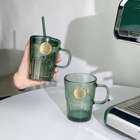 Ly uống nước cầm tay thủy tinh xanh lục logo vàng kèm ống hút 410ml [BH: NONE]