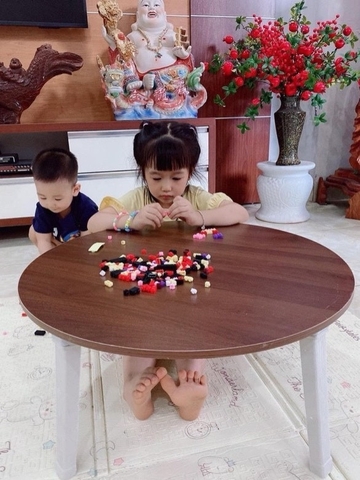 Bàn tròn gỗ 60x60x25cm gấp gọn, bàn trà sữa, bàn học bệt tiện lợi [bh: none]