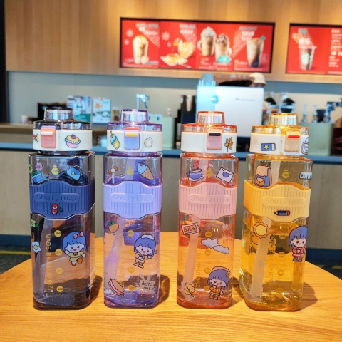 Bình nhựa 500ml trong suốt kèm sticker [BH: NONE]