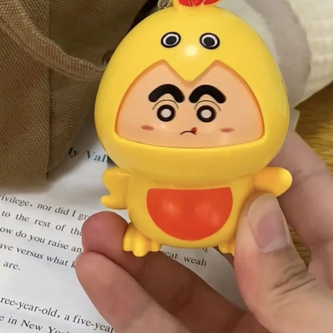 Đồ chơi móc khoá Crayon Shin hoá trang gà con, thay đổi khuôn mặt, Shinnosuke cậu bé bút chì dễ thương