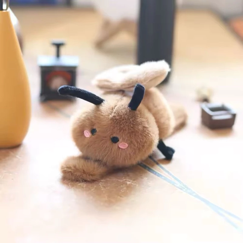 Vòng Đeo Tay Tiểu Cường Kéo Dây Rung Cánh, Đồ Chơi Con Gián Vô Tri