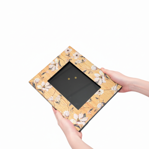 Khung hình chữ nhật gỗ hoạ tiết hoa văn cổ điển