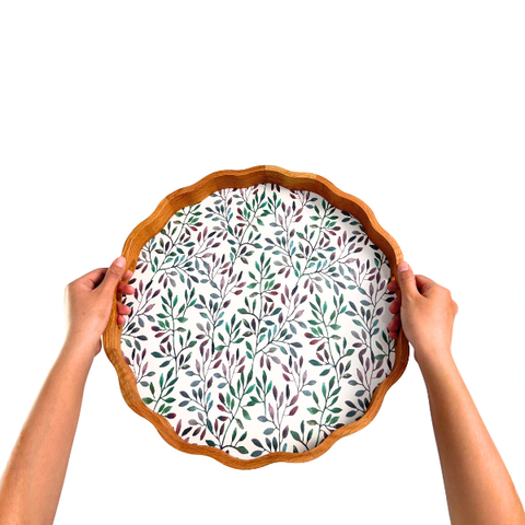Khay tròn lượn sóng gỗ sồi họa tiết lá nguyệt quế - D40 x H4.8 cm