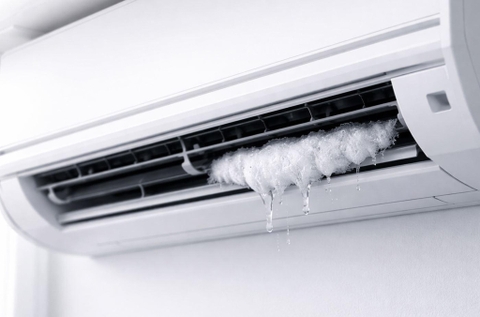 Máy lạnh rớt đá có sao không? Nguyên nhân và cách xử lý