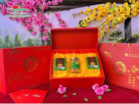 [COMBO] Xuân Trà Cát Tường Dalanewfarm (1 ĐTHT Size 4 10g + 1 Hồng Treo Gió 150g + 1 Trà Mix vị 3 gói)