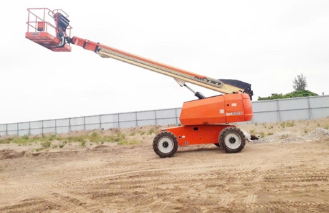 Thuê xe nâng người Boom Lift JLG 600S - Chiều cao làm việc 20m