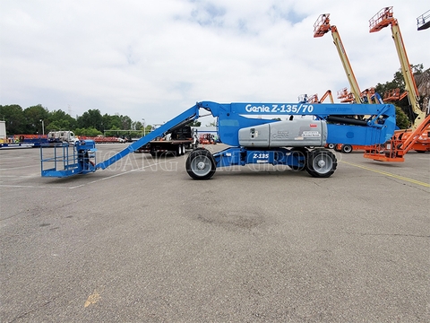 Cho thuê xe nâng người Genie ZX-135/70 - Chiều cao làm việc 43m