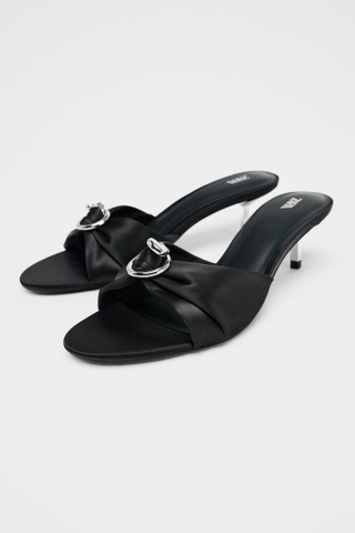 HEART DETAIL HEELED SANDALS