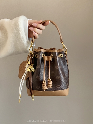 Chio2nd Bread Puppy Victoria Harbor Encounter Bucket Bag