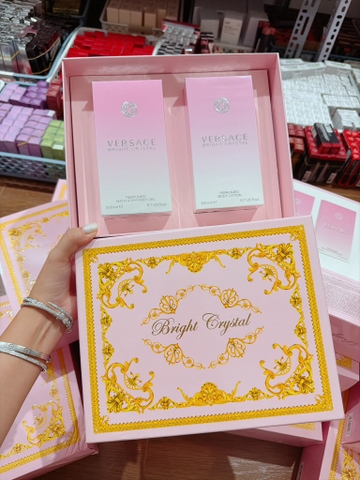 Set Sữa Tắm + Dưỡng Thể Hương Nước Hoa Versace Bright Crystal (2 x 200ml)
