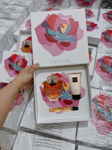 Box bẩn - Sét Nước Hoa Lancome Tresoi 100ml+ Body Lotion + nước hoa 10ml