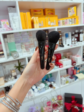 Cọ Phấn Phủ YSL