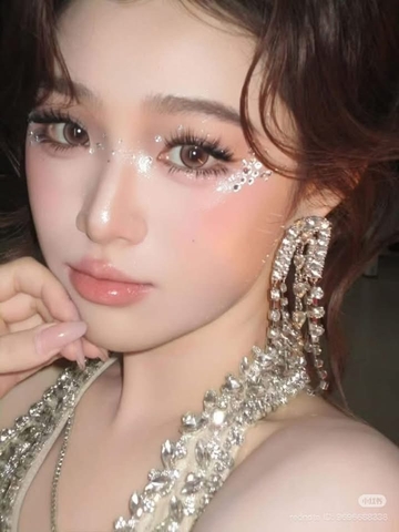 Phấn bắt sáng Fenty Beauty - Diamond Bomb