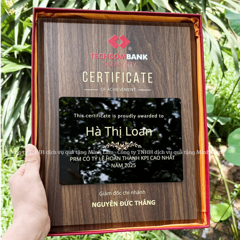 Bảng Vinh Danh Chất Liệu Gỗ, Hộp Đựng Màu Đỏ ML03