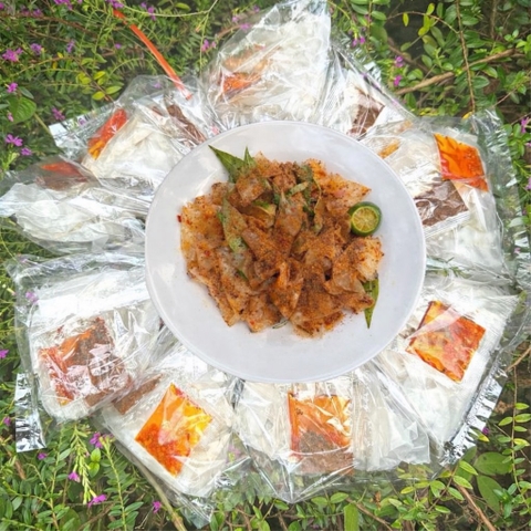 Xâu vò muối tôm hạt sa tế ( 10 bịch/ xâu ) ( tạm hết hàng )