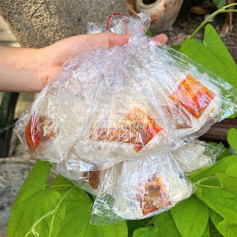 Xâu vò muối tôm hạt sa tế ( 10 bịch/ xâu ) ( tạm hết hàng )