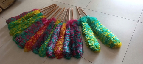 Chổi nilông lớn cán tre