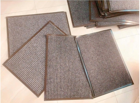 Thảm nỉ đế cao su đen 40x60 cm
