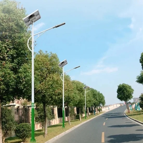 Đèn Năng Lượng Mặt Trời Thắp Sáng Đường Phố Đô Thị