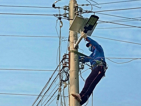 Đèn Năng Lượng Mặt Trời Thắp Sáng Đường Quê - Nông Thôn Mới