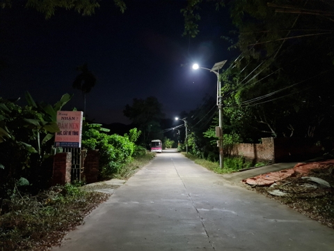 Đèn Năng Lượng Mặt Trời Thắp Sáng Đường Quê - Nông Thôn Mới