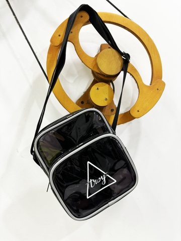 Túi đeo chéo TROY PVC chất liệu nhựa màu đen kháng nước, viền gân phản quang 2 ngăn size 20cm