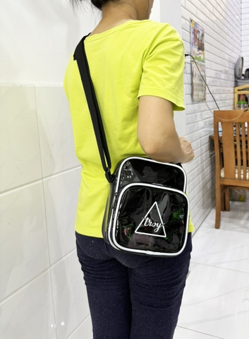Túi đeo chéo TROY PVC chất liệu nhựa màu đen kháng nước, viền gân phản quang 2 ngăn size 20cm
