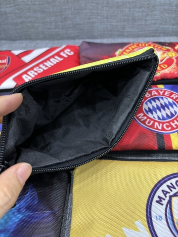 Bóp đựng bút viết dẹp TROY FB họa tiết câu lạc bộ bóng đá size 22 x 10cm, chất liệu vải bố