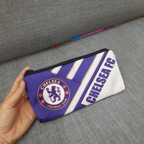 Bóp đựng bút viết dẹp TROY FB họa tiết câu lạc bộ bóng đá size 22 x 10cm, chất liệu vải bố