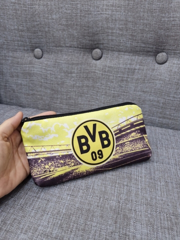 Bóp đựng bút viết dẹp TROY FB họa tiết câu lạc bộ bóng đá size 22 x 10cm, chất liệu vải bố