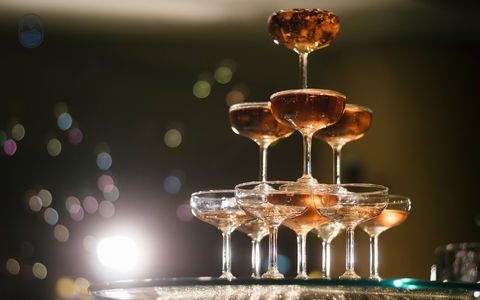 Rượu vang nổ đám cưới: Nên chọn loại nào để khai tiệc hoành tráng nhất?