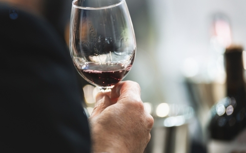 8+ Sai lầm thường gặp khi thưởng thức rượu vang Pháp mà ai cũng dễ mắc