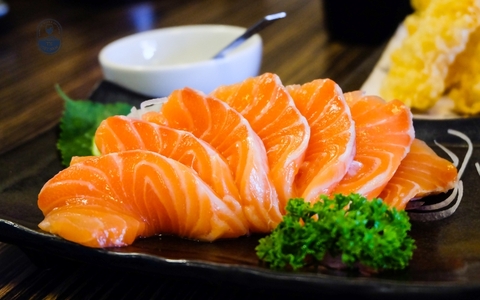 5+ Cách kết hợp rượu vang với cá hồi chuẩn đầu bếp nhà hàng