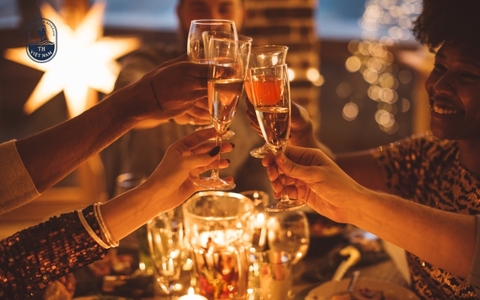 TOP 11 chai rượu vang ngọt dành cho phụ nữ ngon, sang trọng nhất