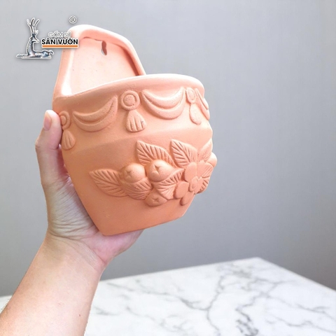 Chậu Ốp Tường Đất Nung Dáng Trứng Dẹp Hoa Văn Tinh Xảo - Gốm Sứ Sân Vườn