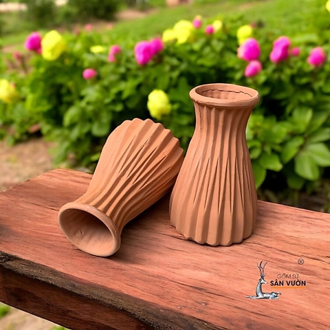 Bình Gốm Đất Nung Gân Dọc 2 Size - Gốm Sứ Sân Vườn