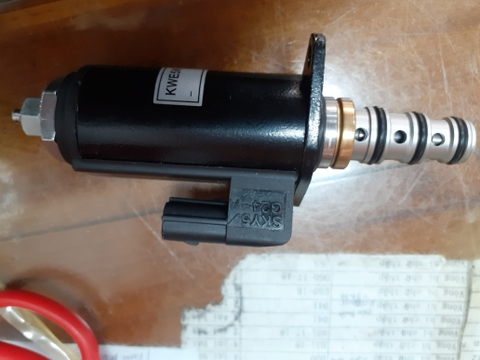 VAN ĐIỆN SK200-6-2 TAI- 3 TẦNG  VỊ TRÍ VAN ĐỘNG TÁC LẮP-GẦN CABIN