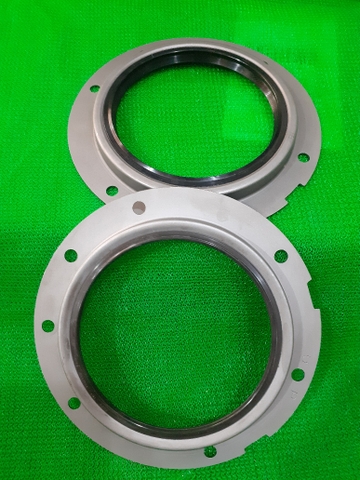 PHỚT ĐUÔI 6D31 100*124/158/14.5 CÓ LÒ XO (BH3258) ( THÔNG DỤNG )  24