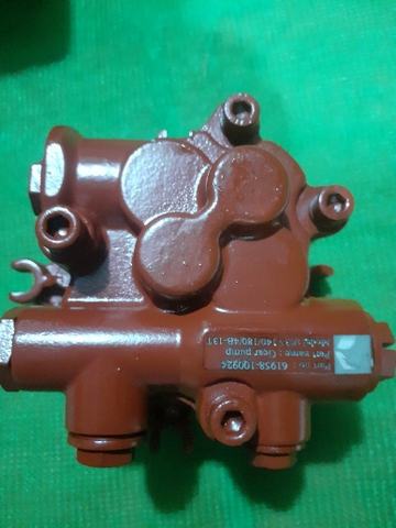 BƠM KHIỂN K3V140 = K3V180 4BL*13T*3 ĐNG DẦU, CỔ ĐỊNH VỊ 100 - DHT