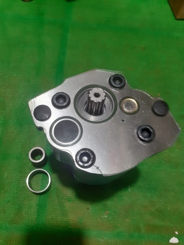BƠM KHIỂN AP2D25 AP2D28 DX55/EW55 18*9cc 4BL NỔI /1 ĐƯỜNG DẦU OEM